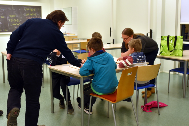 Teaching Go at a game event for children organized at Jyväskylä University of Applied Sciences in 2017
